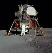 moon-landing-60543_1920